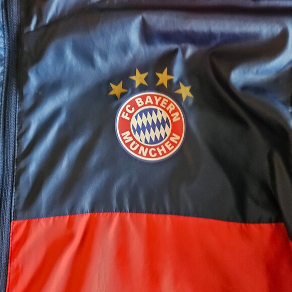 Adidas Bayern Munich Hooded Windbreaker / Track Jacket — XL - Picture 2 of 3